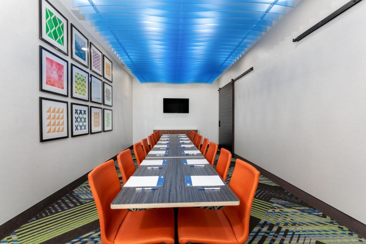 Holiday Inn Express & Suites - Miramar By Ihg Экстерьер фото