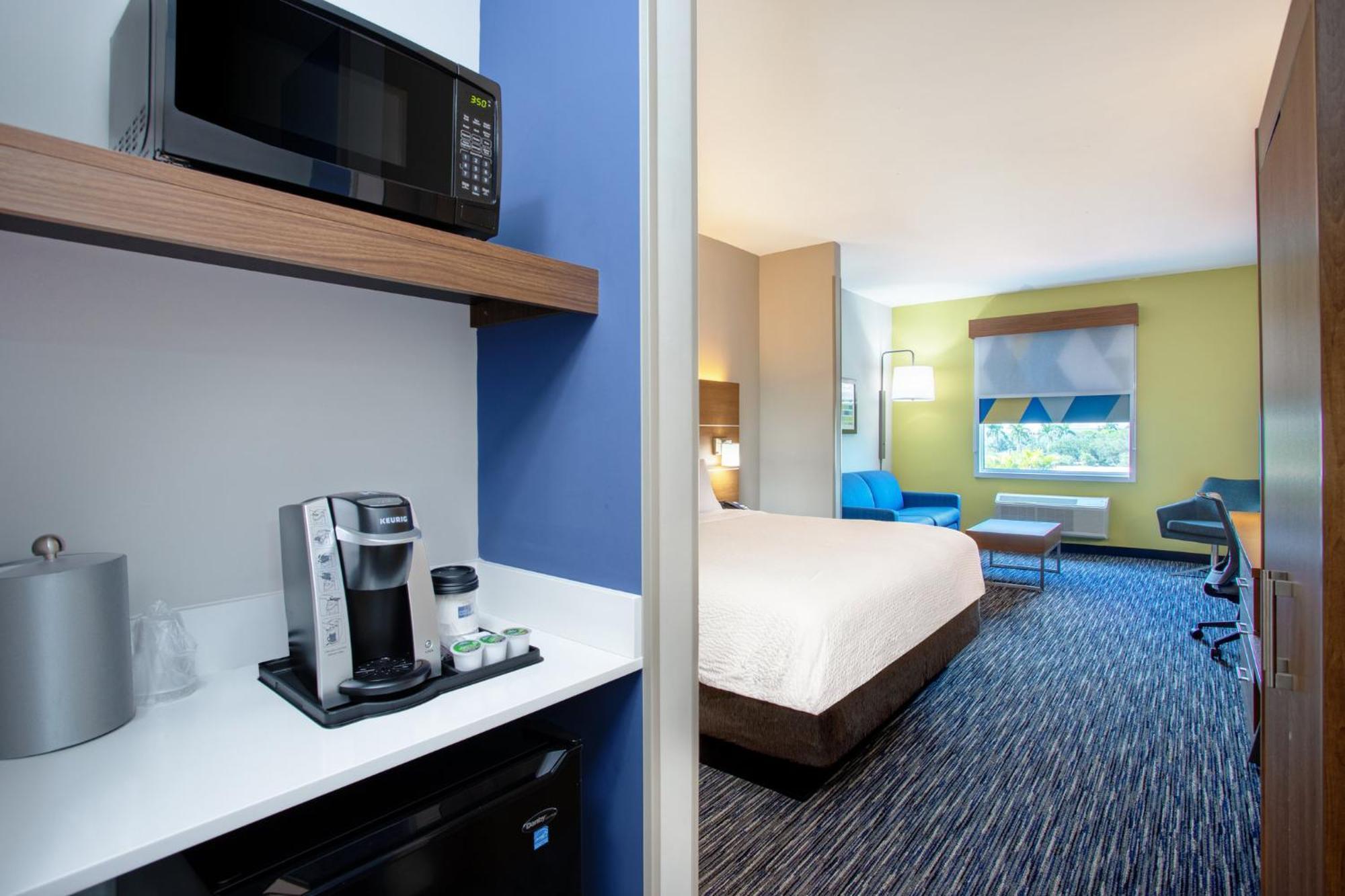 Holiday Inn Express & Suites - Miramar By Ihg Экстерьер фото