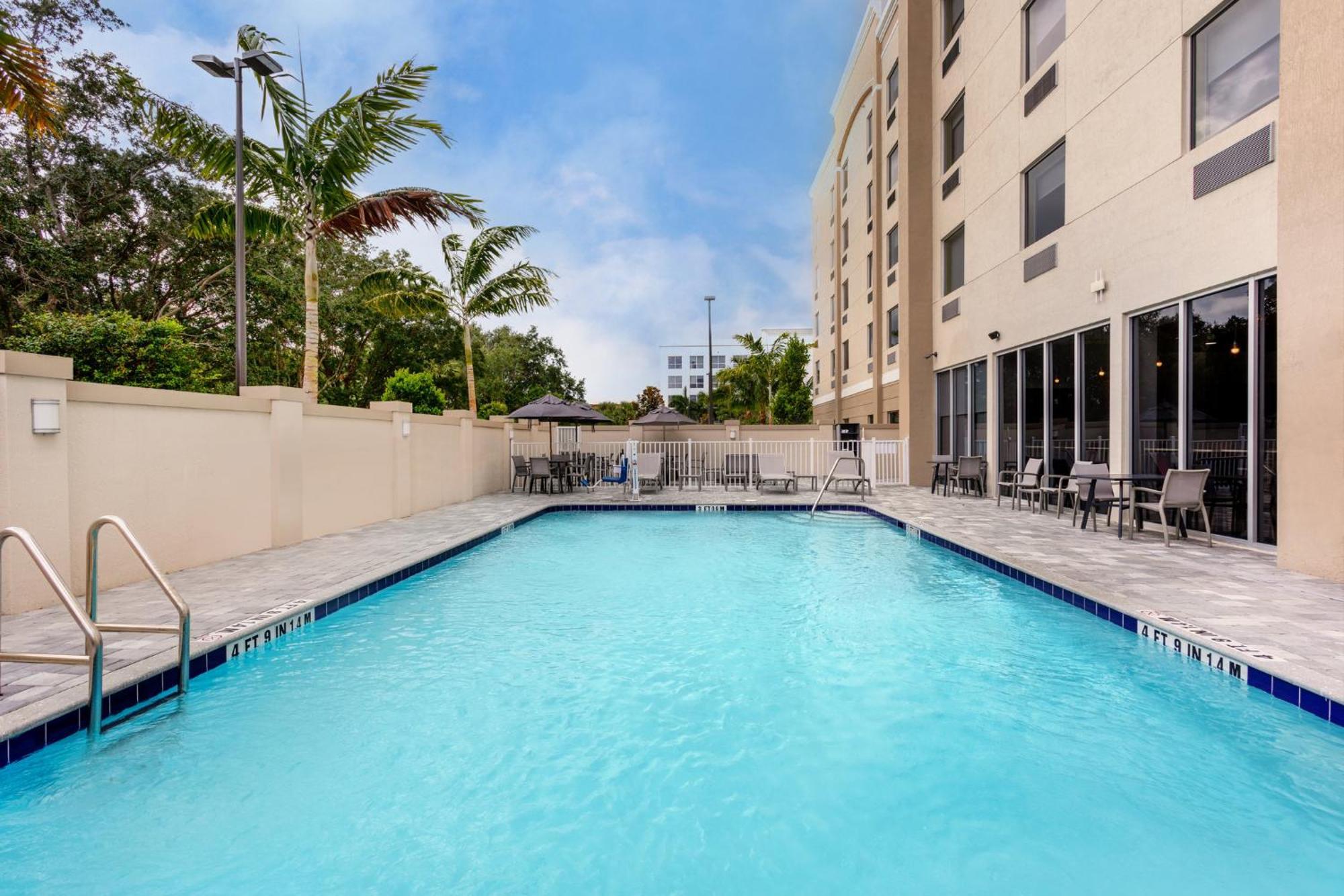 Holiday Inn Express & Suites - Miramar By Ihg Экстерьер фото