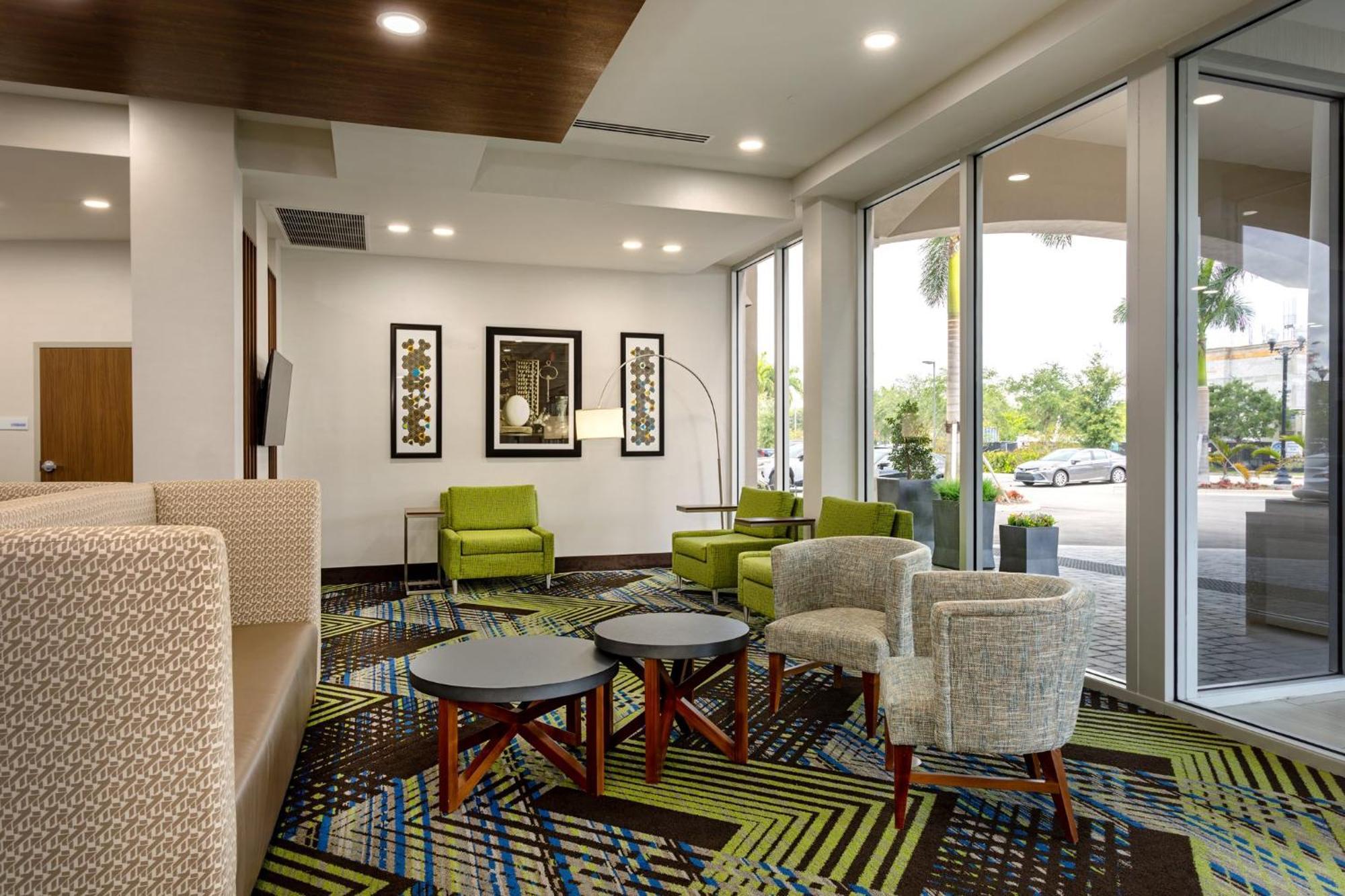 Holiday Inn Express & Suites - Miramar By Ihg Экстерьер фото